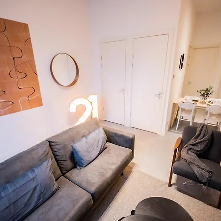 Lägenhet Warm 2 Bedroom Serviced 59m2 -lk21-