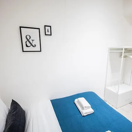 Warm 2 Bedroom Serviced 59m2 -lk21- Lägenhet Rotterdam
